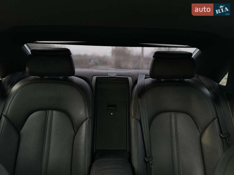 Седан Audi A8 2012 в Полтаві