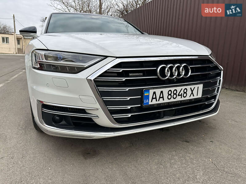 2018 Audi A8, VIN WAUZZZF84JN008828:plate — фото 1 (autoria)