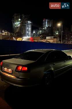 Седан Audi A8 2004 в 