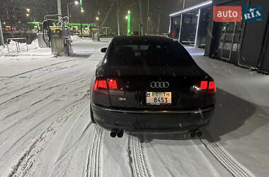 Седан Audi A8 2004 в 