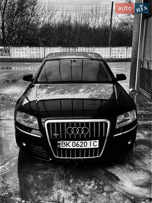 Седан Audi A8 2005 в 