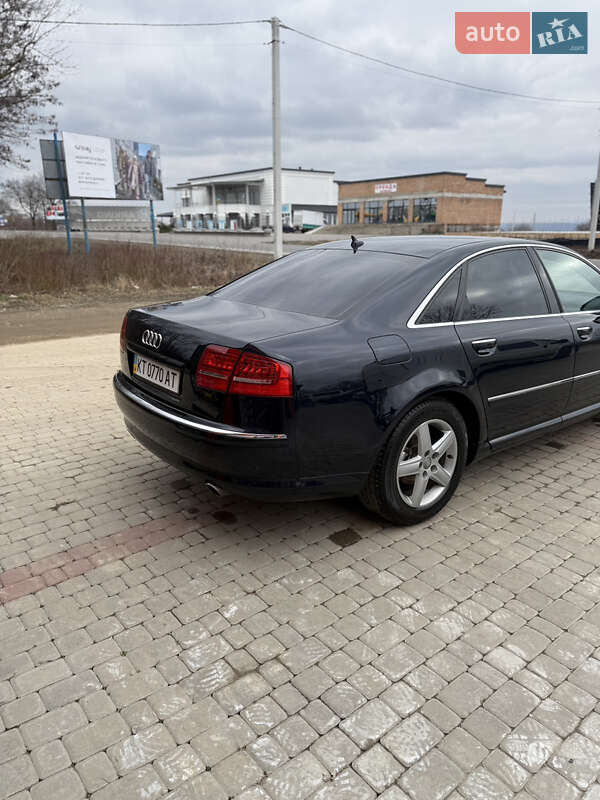 Седан Audi A8 2008 в Снятині