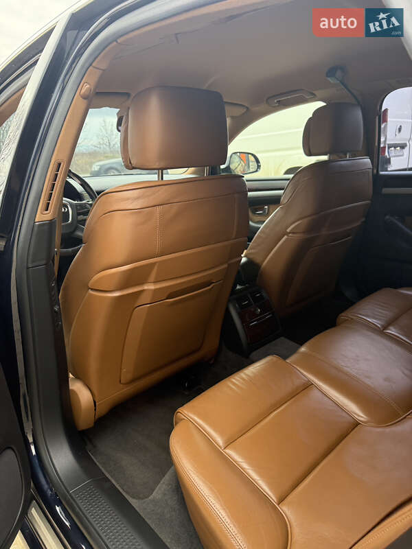 Седан Audi A8 2008 в Снятині