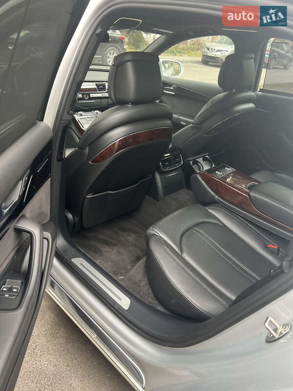 Седан Audi A8 2012 в Тернополе