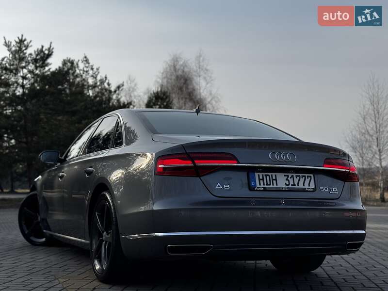 Седан Audi A8 2015 в Дрогобыче