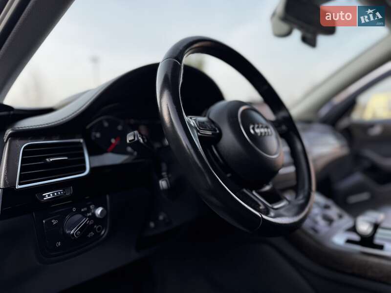 Седан Audi A8 2015 в Дрогобыче