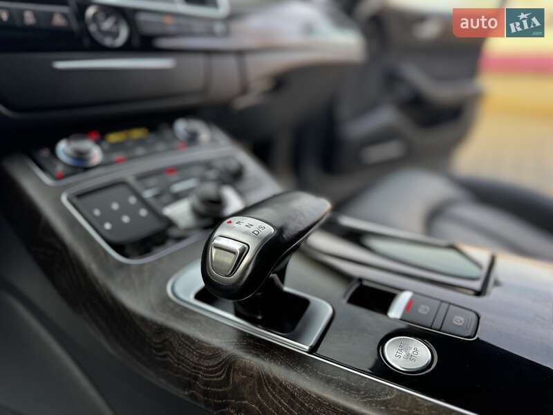 Седан Audi A8 2015 в Дрогобыче