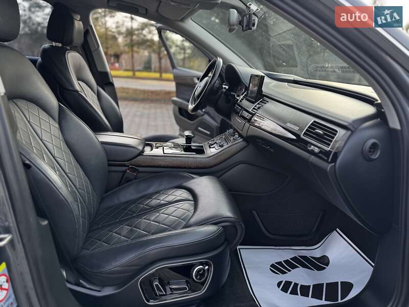 Седан Audi A8 2015 в Дрогобыче
