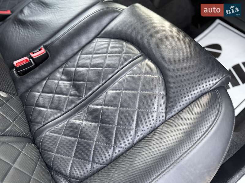 Седан Audi A8 2015 в Дрогобыче