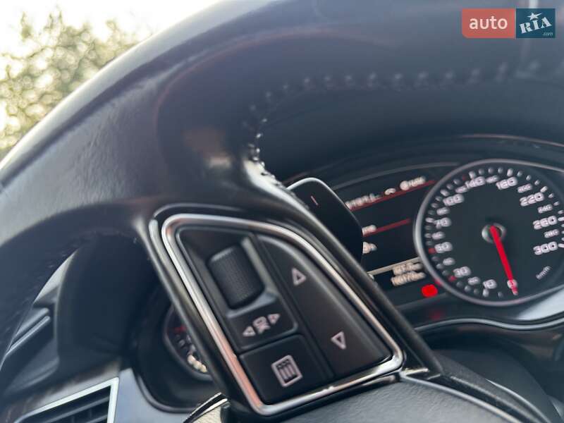 Седан Audi A8 2015 в Дрогобыче