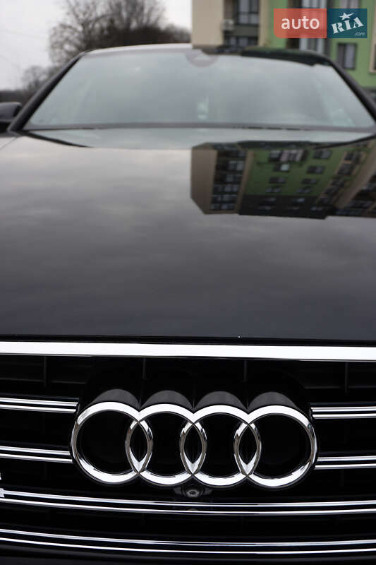 Седан Audi A8 2014 в Виннице