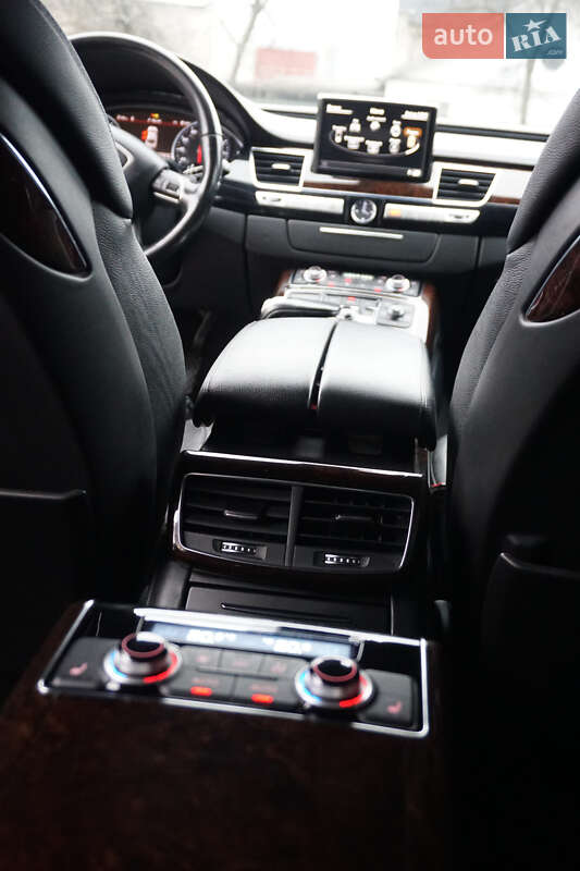 Седан Audi A8 2014 в Виннице