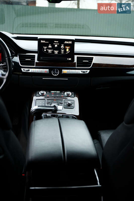 Седан Audi A8 2014 в Виннице