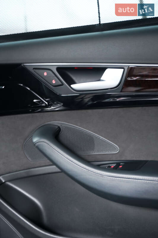 Седан Audi A8 2014 в Виннице