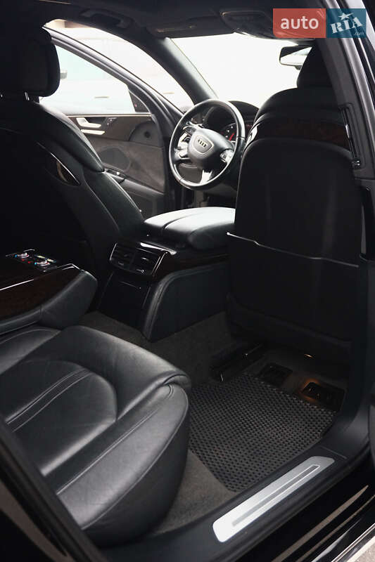 Седан Audi A8 2014 в Виннице
