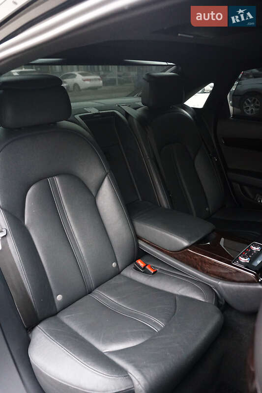 Седан Audi A8 2014 в Виннице
