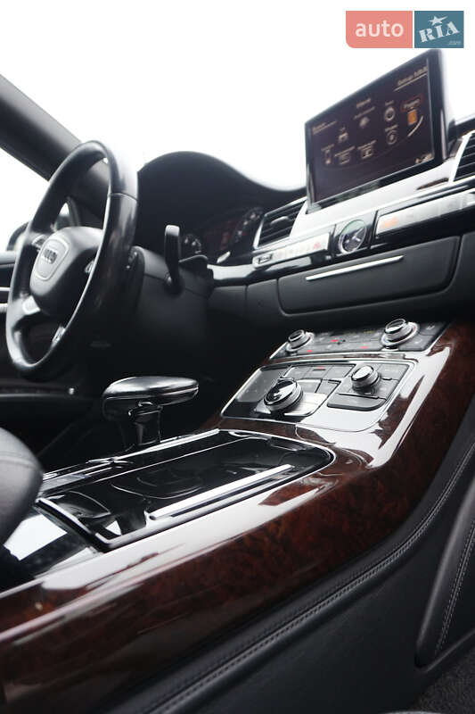 Седан Audi A8 2014 в Виннице