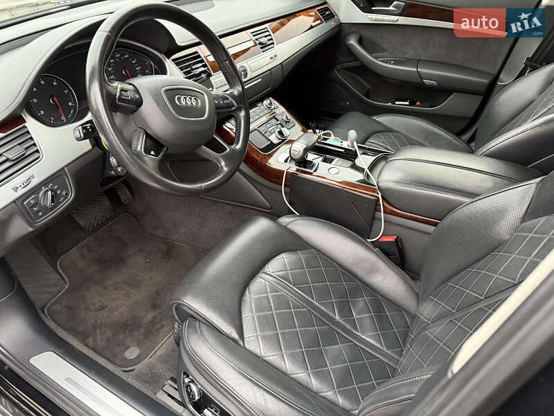 Седан Audi A8 2012 в Києві