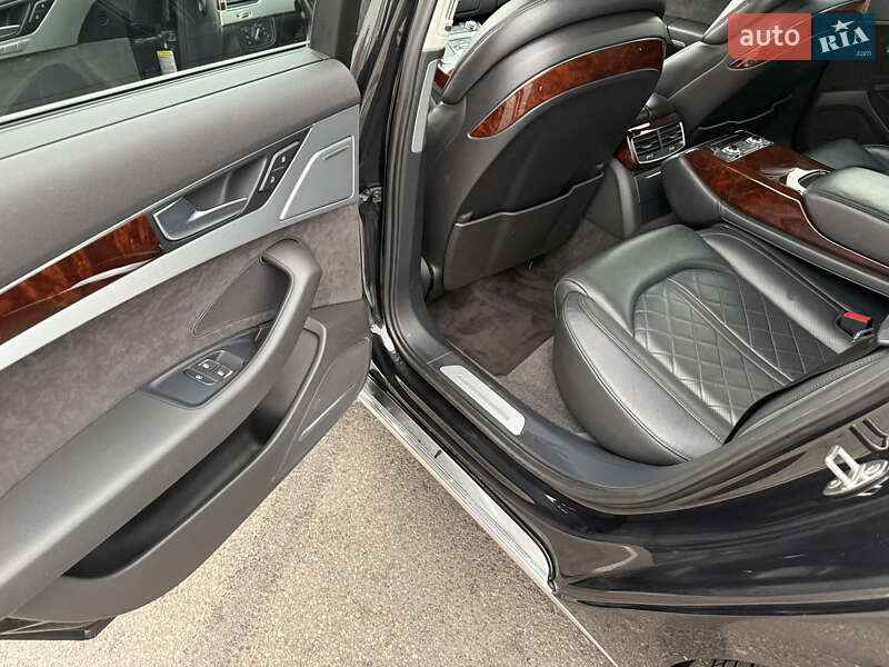 Седан Audi A8 2012 в Києві
