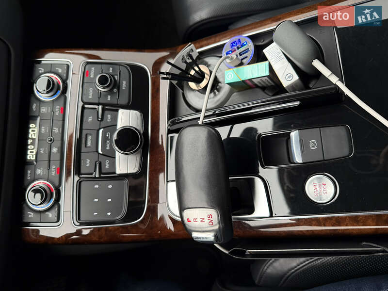 Седан Audi A8 2012 в Києві