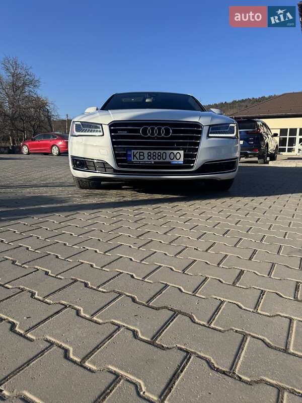 Седан Audi A8 2015 в Могилев-Подольске