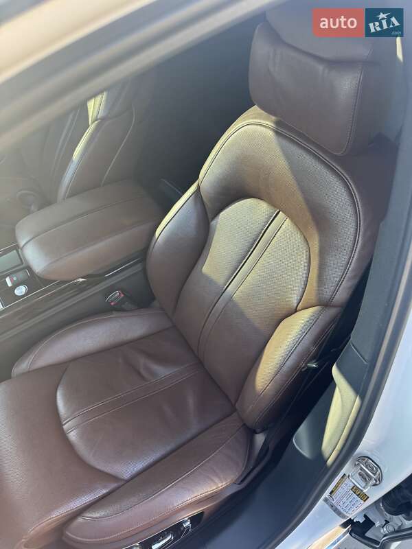 Седан Audi A8 2015 в Могилев-Подольске