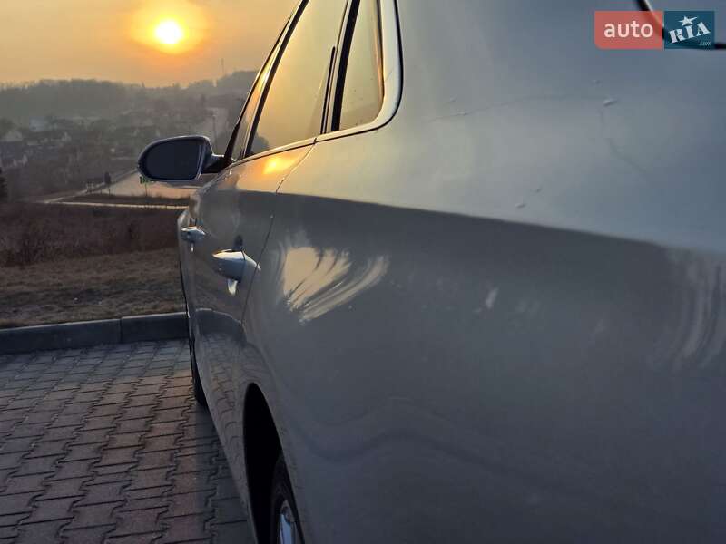 Седан Audi A8 2012 в Тернополе
