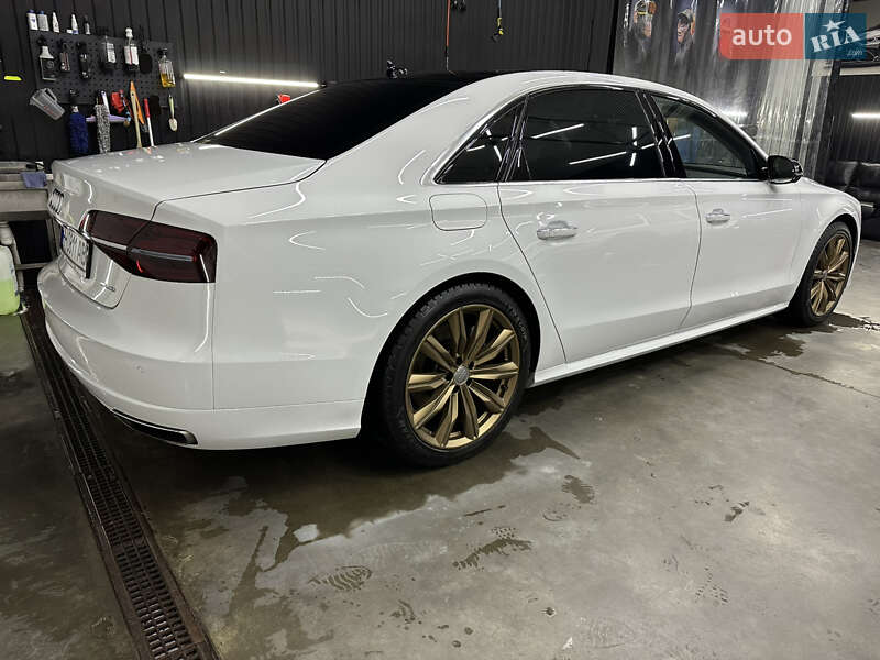 Седан Audi A8 2017 в 