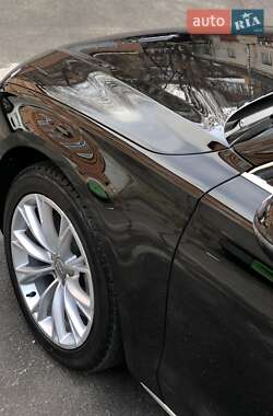 Седан Audi A8 2011 в 