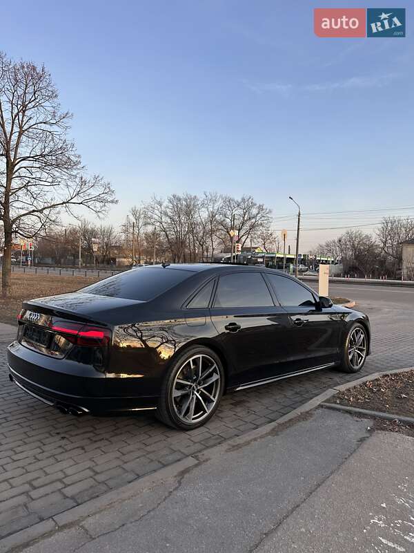 Седан Audi A8 2015 в Киеве