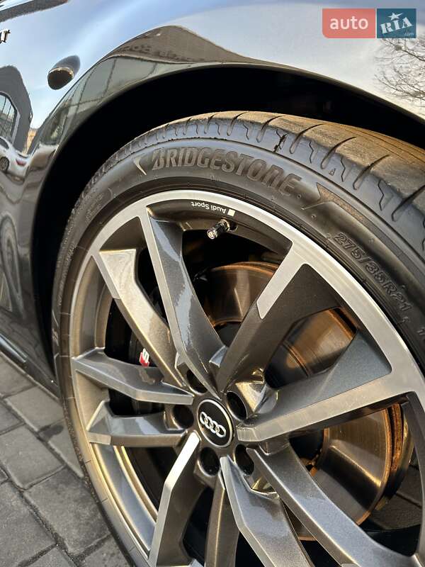 Седан Audi A8 2015 в Киеве