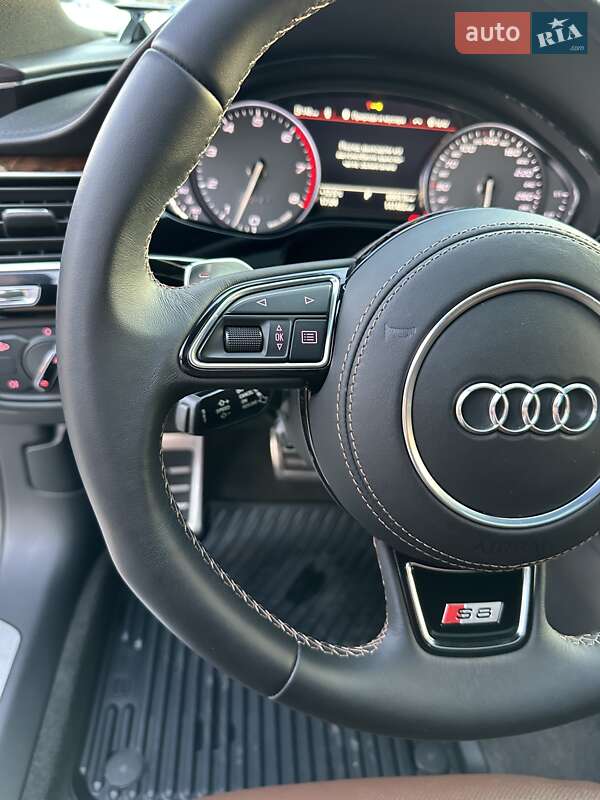 Седан Audi A8 2015 в Киеве