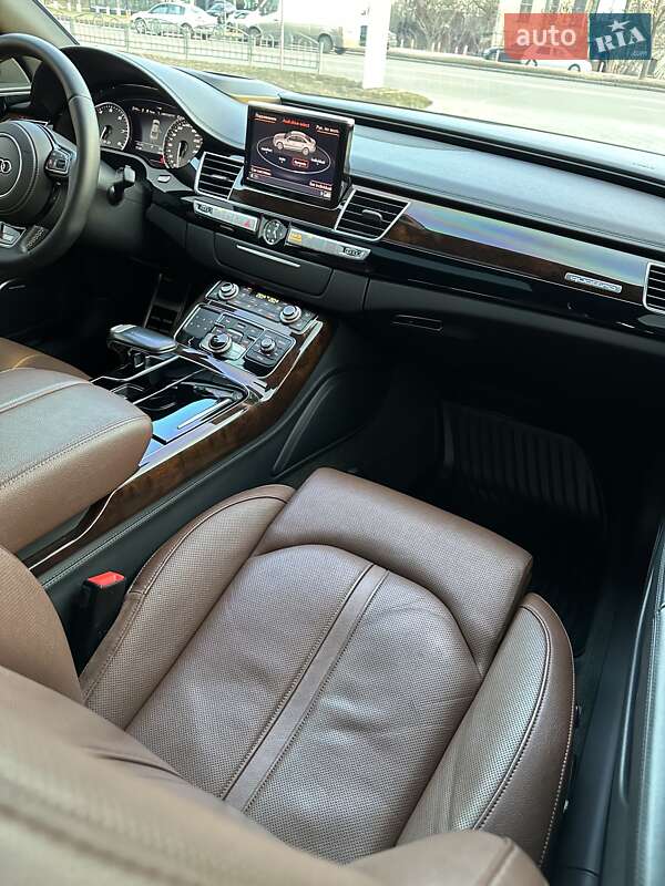 Седан Audi A8 2015 в Киеве
