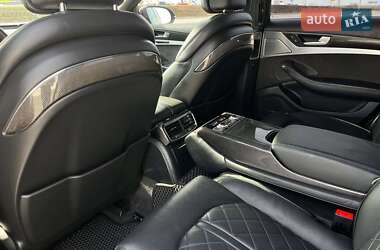 Седан Audi A8 2015 в 