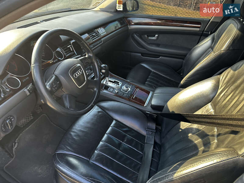 Седан Audi A8 2005 в Хусте