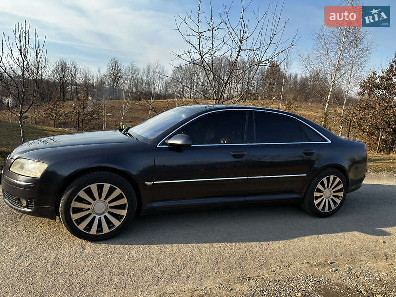 Седан Audi A8 2005 в Хусте