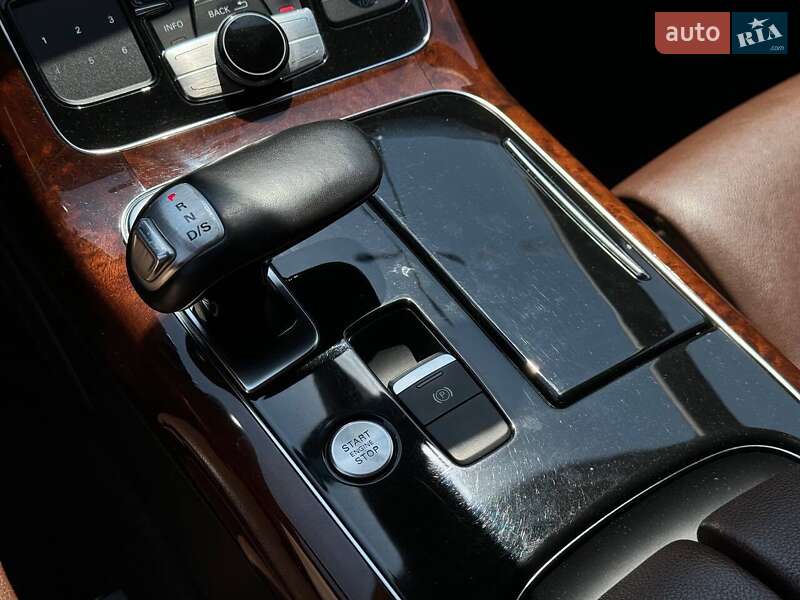 Седан Audi A8 2012 в Кривом Роге