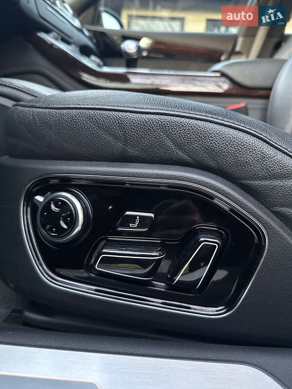 Седан Audi A8 2014 в Львове