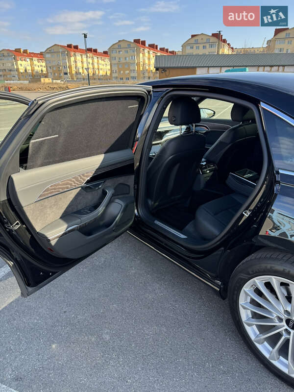 Седан Audi A8 2021 в Киеве
