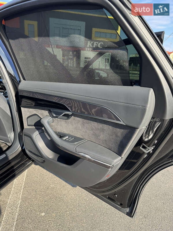 Седан Audi A8 2021 в Киеве