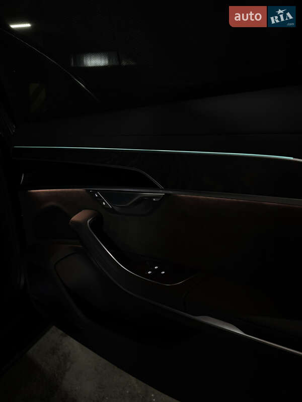 Седан Audi A8 2021 в Киеве