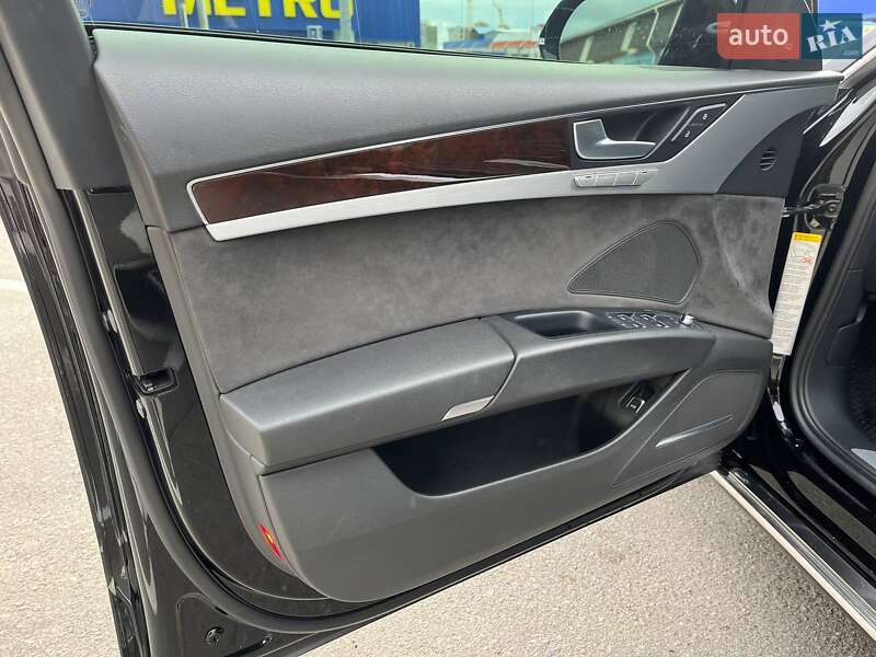 Седан Audi A8 2014 в Виннице
