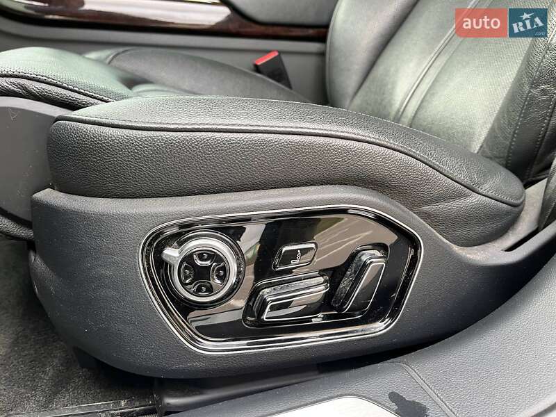 Седан Audi A8 2014 в Виннице