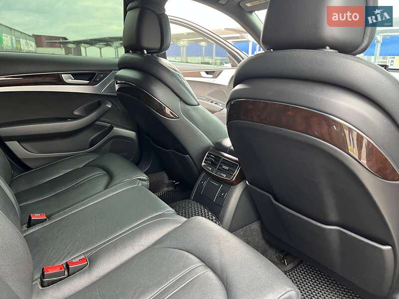 Седан Audi A8 2014 в Виннице