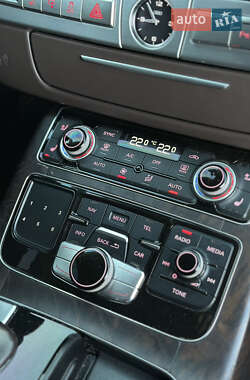 Седан Audi A8 2013 в 
