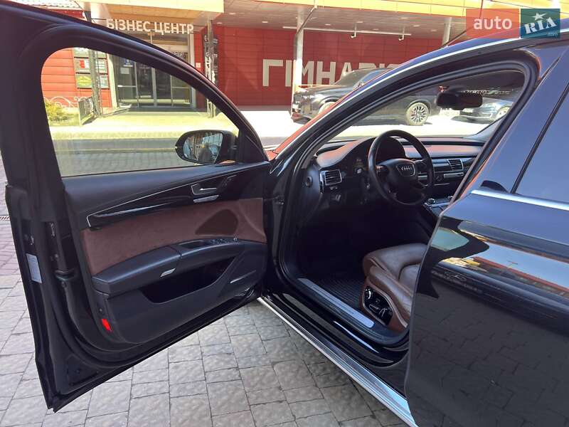 Седан Audi A8 2012 в Львове