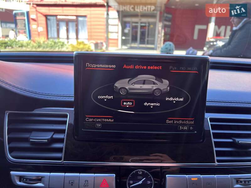 Седан Audi A8 2012 в Львове