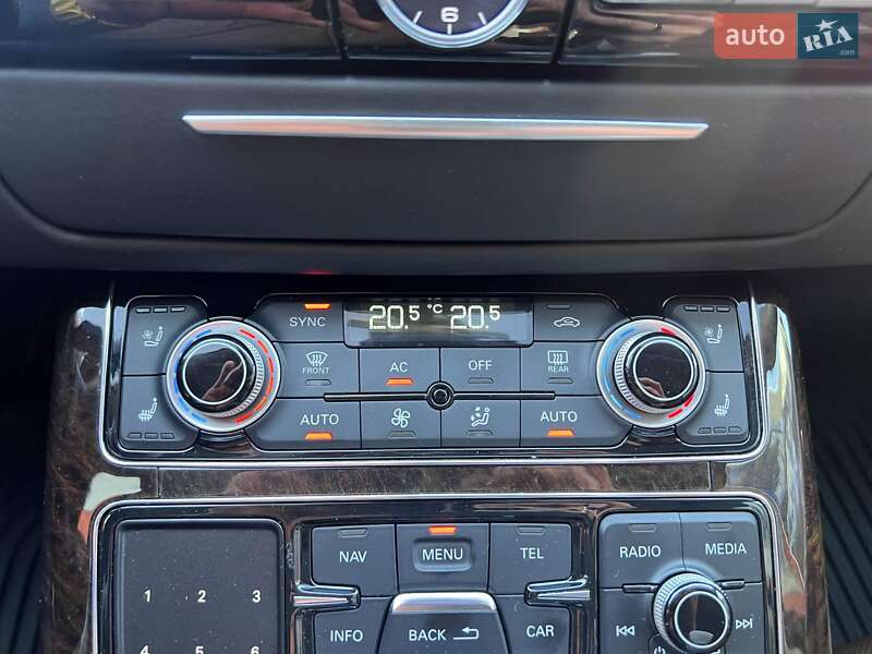 Седан Audi A8 2012 в Львове