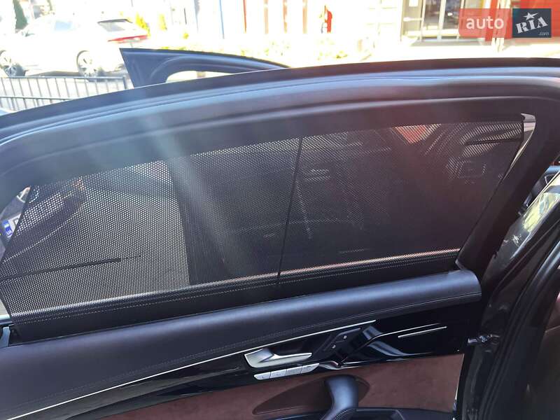 Седан Audi A8 2012 в Львове