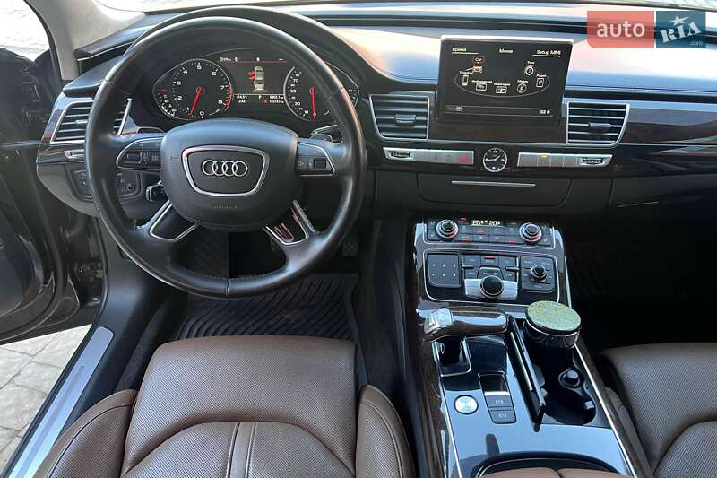 Седан Audi A8 2012 в Львове